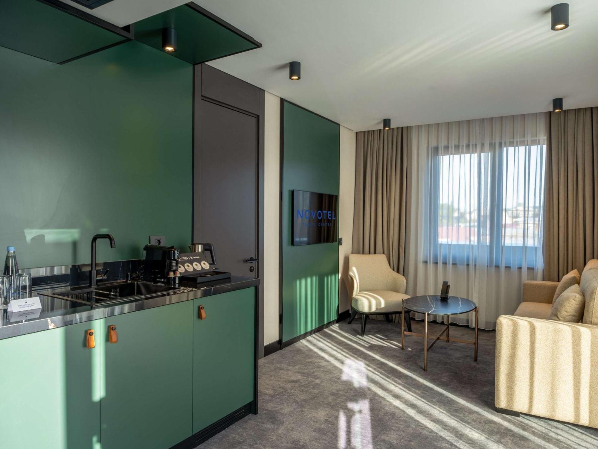 Novotel Tbilisi Center מראה חיצוני תמונה